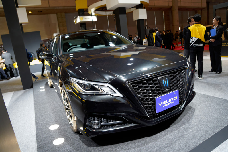 ブースの中央にはVEURO VE304を装着したクラウン