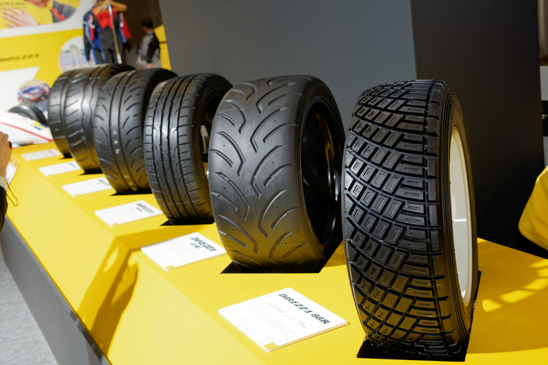 ダンロップの他のタイヤラインアップも一通り展示