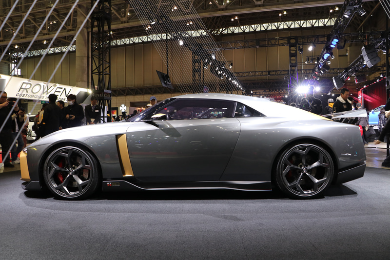 タイヤは前後ともミシュラン パイロットスポーツ4。サイズは285/30ZR21を履く