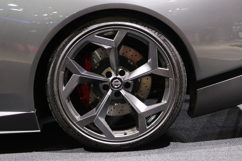 タイヤは前後ともミシュラン パイロットスポーツ4。サイズは285/30ZR21を履く