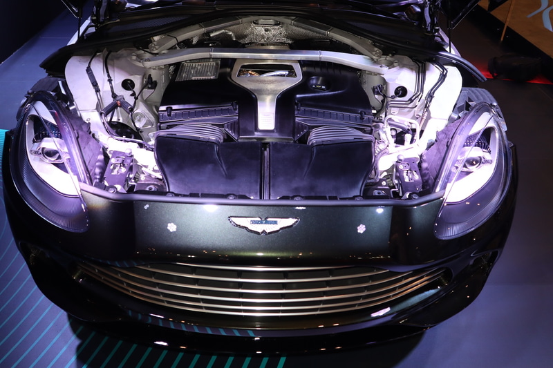 4.0リッターV8ツインターボエンジンは、ウェールズで手作業で組み上げられる