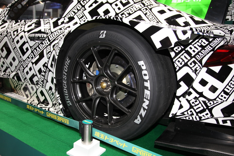 タイヤは2019年に引き続き、ブリヂストンを使用。ブレーキキャリパーはエンドレス