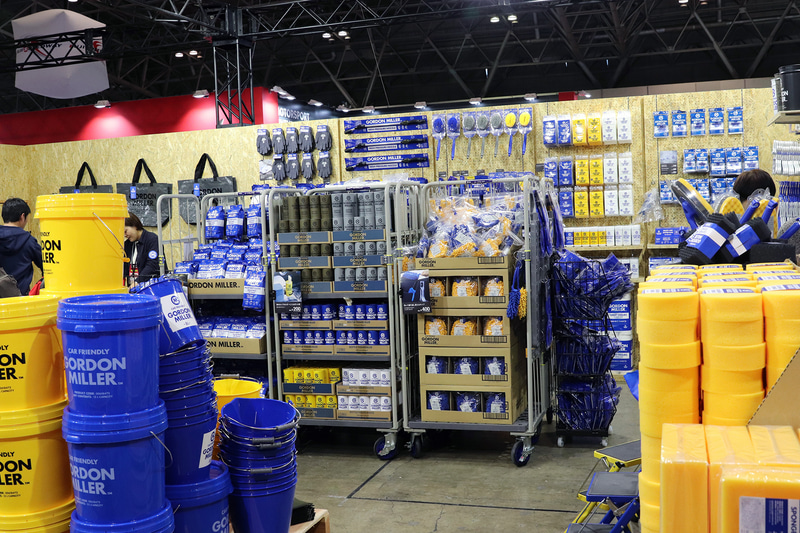 オートバックスセブンのプライベートブランドである「GORDON MILLER」のブース。洗車や収納のためのグッズを数多く展示している