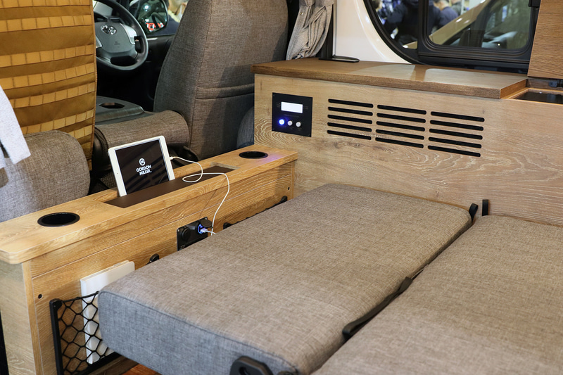 後部スペースはリビングモードやカウチモード、ベッドモード、ラゲッジモードなど、用途に合わせてスタイルを変えることができる