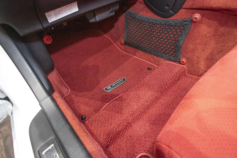 アニバーサリーエディションのフロアマットは市販予定。フロアマットが欠品、もしくは傷んでいるS2000オーナーにはうれしいものだろう