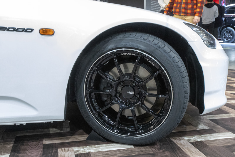 現在のノウハウでセットアップされたサスペンションキットも発売予定。空力効果と合わせて走りを体験してみたいところだ