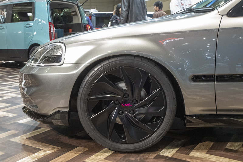 ホイールは新型インサイト用を流用