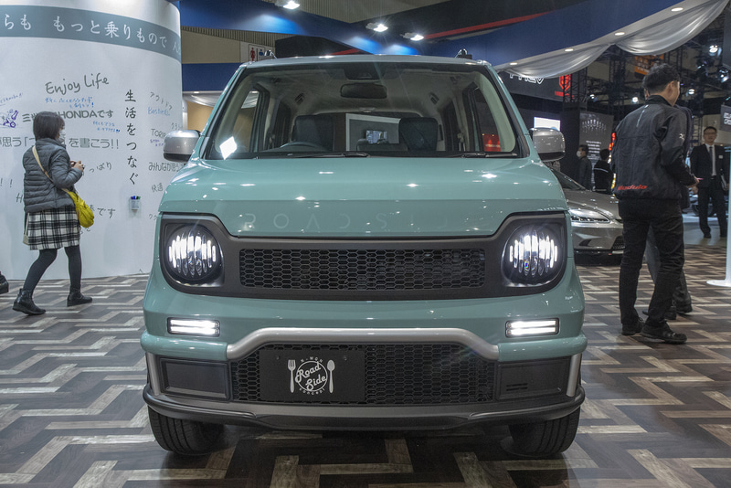 N-WGN ROAD SIDE concept。ボディカラーは今回のために調色したもので名前がない。イメージしたのはユーカリの色とのこと