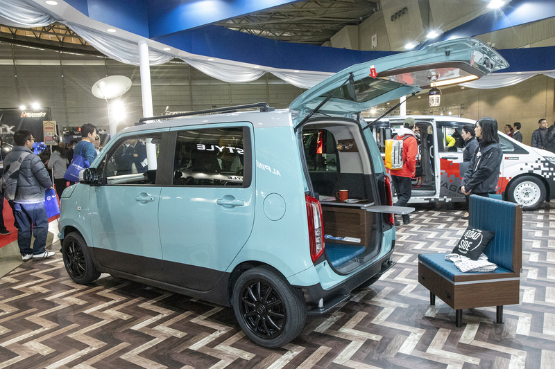 N-WGN ROAD SIDE concept。ボディカラーは今回のために調色したもので名前がない。イメージしたのはユーカリの色とのこと