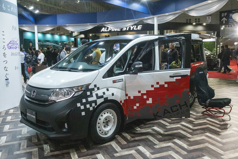 ステップワゴンの車いす仕様車をベースにした多目的スロープ車「KACHATTO-WAGON」