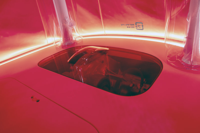 どうやって動いているかという部分にも興味を持ってもらうため、モーターが付く部分のフロアはスケルトン仕様にしている