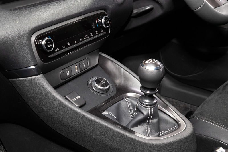 撮影車両のグレードはRZ “High Performance”