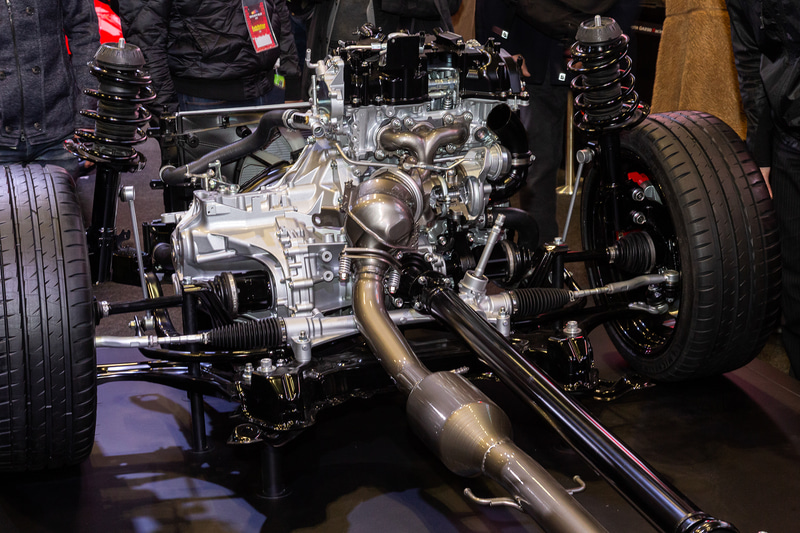 駆動系の展示もある