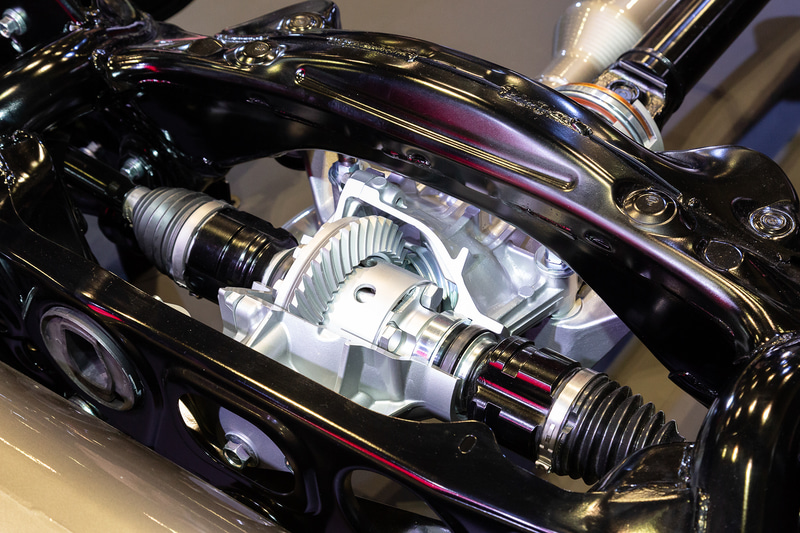 駆動系の展示もある