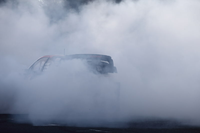 スピードもタイヤスモークの量も世界レベル！