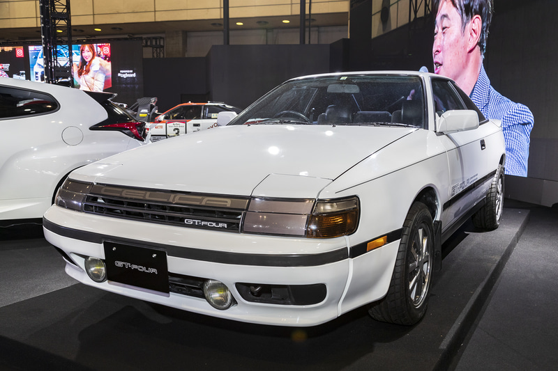 ステージ上にはサファリラリー仕様のセリカなどの姿も