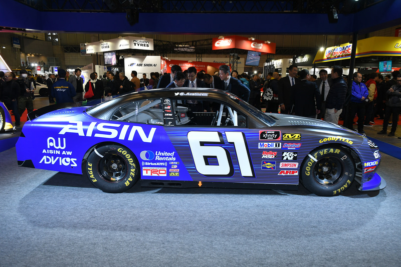 車名はスープラだが、実際にはボディのほとんどがFRPとデカールで作られている