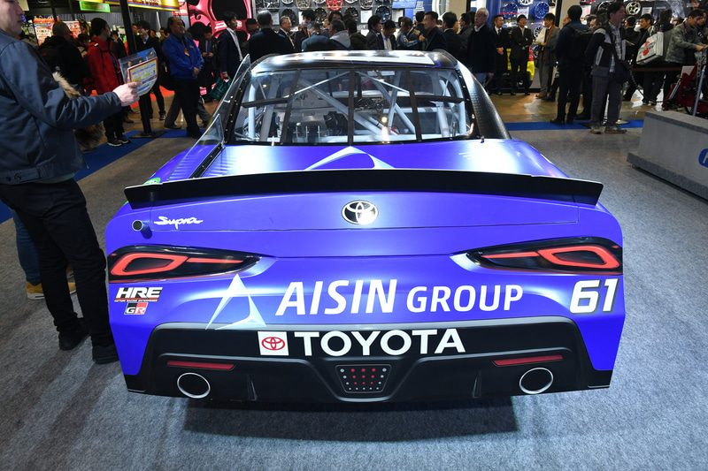 車名はスープラだが、実際にはボディのほとんどがFRPとデカールで作られている