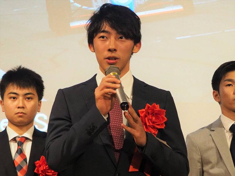「選んでいただきありがとうございます。これからもF1を目指してもっと頑張ります」と佐藤蓮選手