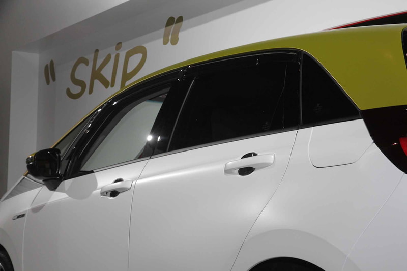 日常をアクティブに、カスタマイズによって自分だけのフィットを創り上げるための用品を装着している