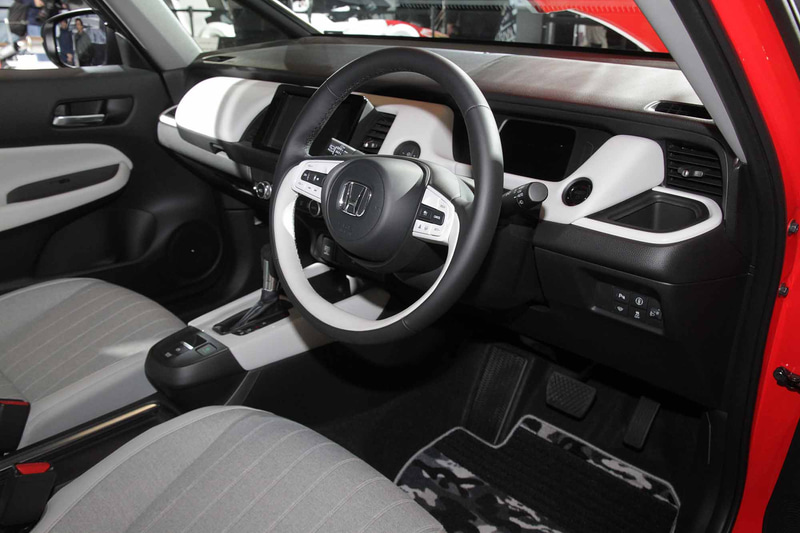 MUGEN FIT Prototypeのインテリア。“Dash”と“Skip”で共通