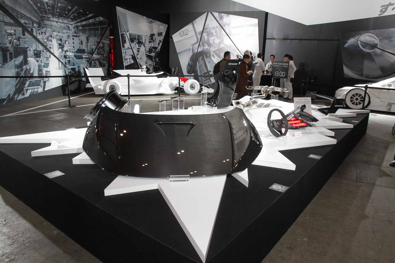 「MUGEN Parts For CIVIC TYPE R」として、2019年10月に発表された「スポーツエキゾーストシステム」と、正式発表前の「カーボンエアロボンネット」「カーボンウイングスポイラー」などをパーツ展示