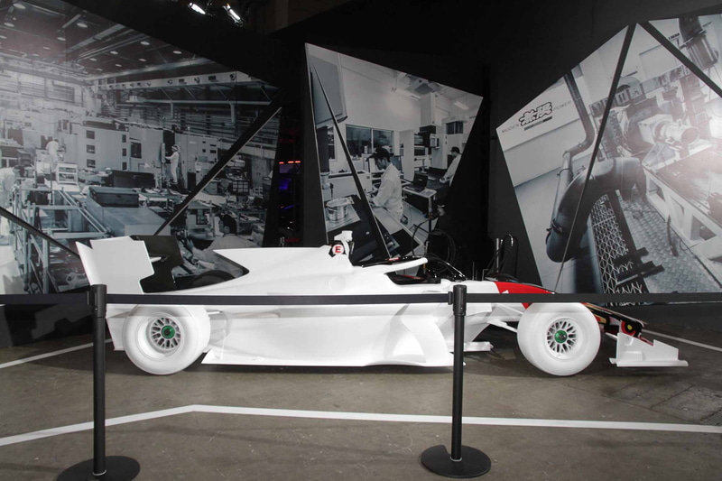 「SF19 TEAM MUGEN タイヤ交換チャレンジ！」は、小学生以上が参加できるサーキットのピット作業タイヤ交換を体験できる参加型のコーナー