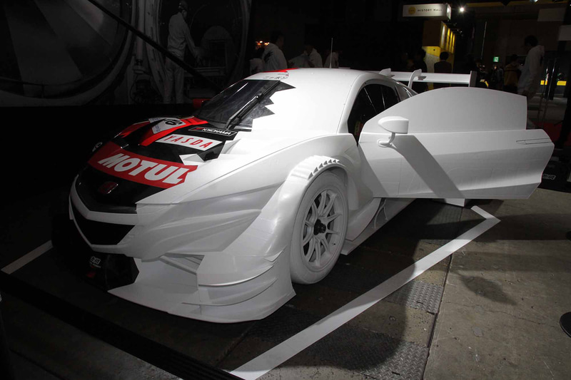 「MOTUL MUGEN NSX-GT キッズコクピット体験！」は、シートに座ることのできる中学生以下の子供であれば、SUPER GT GT500クラスに参戦していた「MOTUL MUGEN NSX-GT」のコクピットに座れる体験コーナー