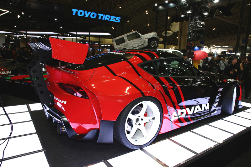 ADVANブランドのストリートスポーツモデルとして長年に渡って支持されているNEOVA。その次世代モデルを想起されるのがADVAN NEOVA CONCEPT。最新スポーツモデルの新型スープラに装着して展示された