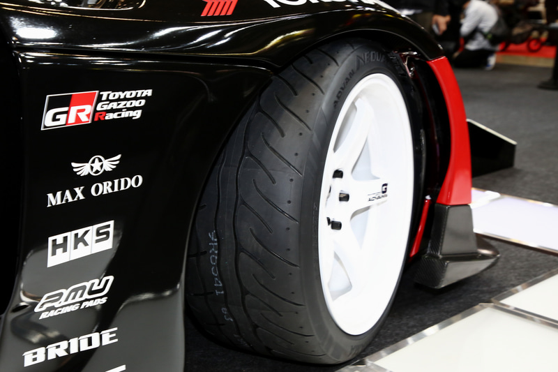 ADVANブランドのストリートスポーツモデルとして長年に渡って支持されているNEOVA。その次世代モデルを想起されるのがADVAN NEOVA CONCEPT。最新スポーツモデルの新型スープラに装着して展示された