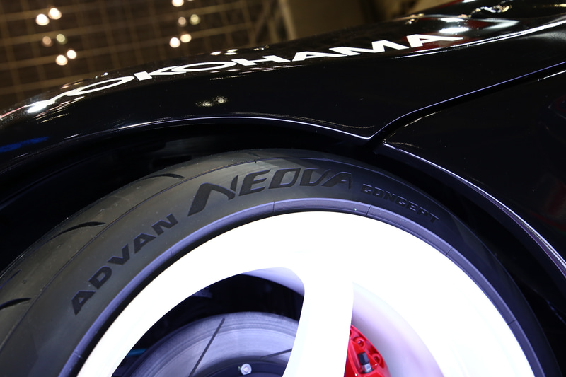 ADVANブランドのストリートスポーツモデルとして長年に渡って支持されているNEOVA。その次世代モデルを想起されるのがADVAN NEOVA CONCEPT。最新スポーツモデルの新型スープラに装着して展示された