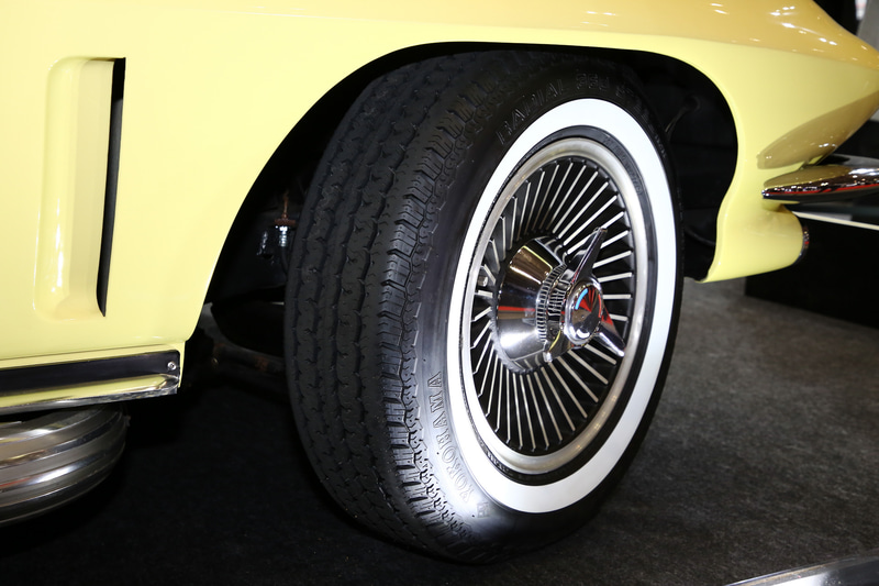 2代目「コルベット」のC2には、新しいクラシックカー向けタイヤとなる「RADIAL 360 STEEL」を装着。今春に発売予定のニューモデルで、コルベットの装着サイズは205/75R15となる