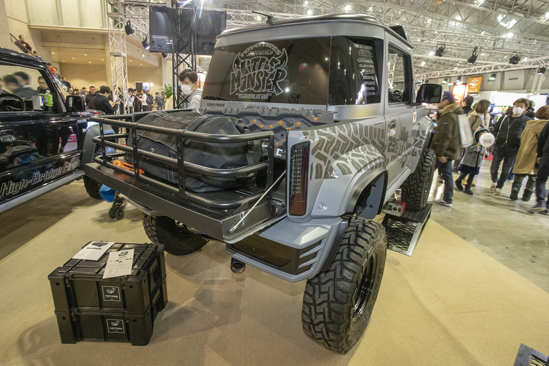 スズキアリーナ店でもあるN'sSTAGEステージが作る新型ジムニーシエラベースのピックアップトラック仕様。合法車としてナンバーを取得できる。軽自動車のジムニーでも製作可