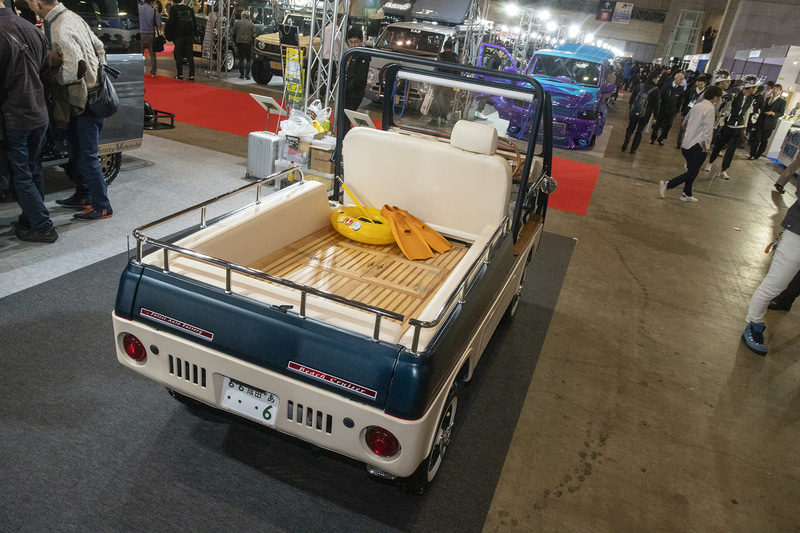 同じくフォレスト・オート・ファクトリーが出展するホンダ バモス。ビーチクルーザーとネーミングされていて、その名のとおり、インテリアやリア部分は昔のレジャーボートをイメージした作りになっている