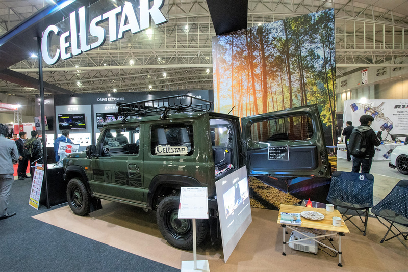 ドライブレコーダーなどでおなじみのセルスター工業はジムニーを使って正弦波インバーターのデモを行なっている。キャンプなどクルマを使うアウトドアレジャーでは電源系のアイテムの注目度が高いので、気になる人はブースに立ち寄ってみてはどうだろう