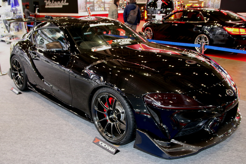 こちらはウェッズスポーツのデモカー