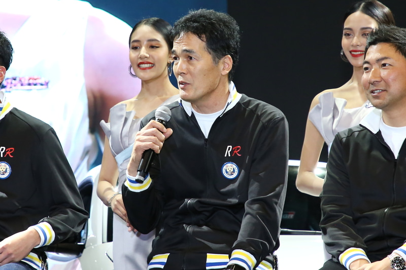 トヨタ自動車のテストドライバーを務める矢吹久選手も2台のマシンのステアリングを握る