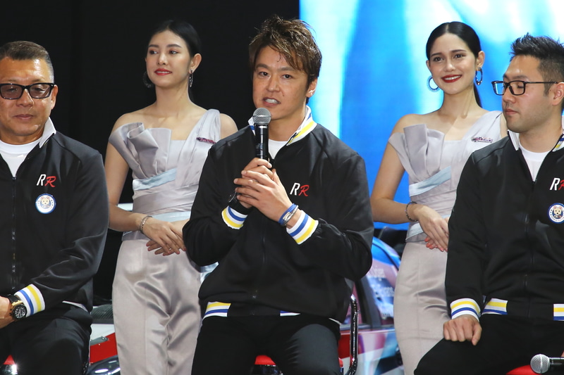 チームには3名のプロドライバーが参画し、そのうちの1人が佐々木雅弘選手