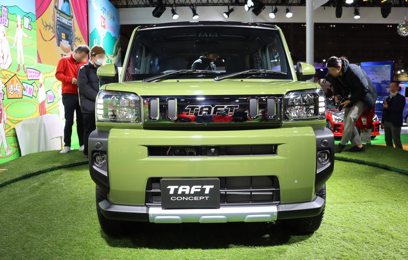 正面からフロントタイヤが少しだけ見えていることもデザイン上のアピールポイント