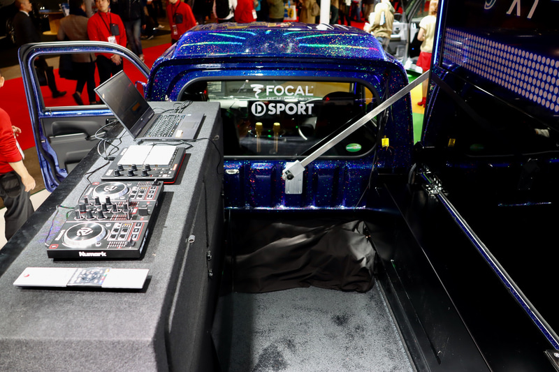 荷台部分がDJブースになっている