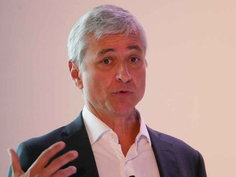 Microsoft エグゼクティブバイスプレジデント兼グローバルセールスマーケティング＆オペレーション担当のジャン フィリップ・クルトワ プレジデント