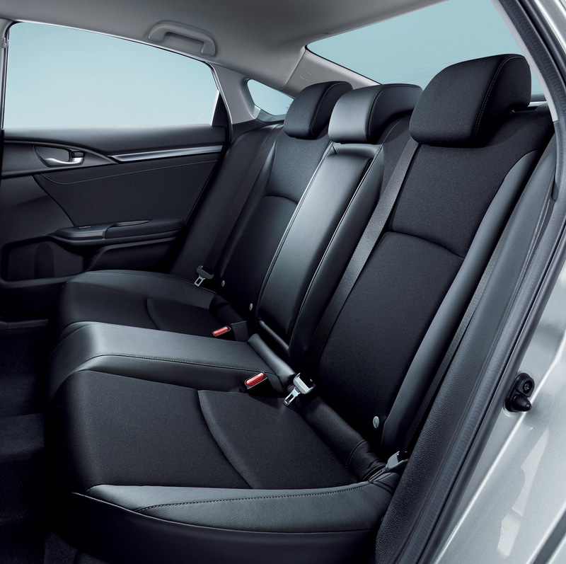 コンビシートを標準装備するなど、上質感を追求