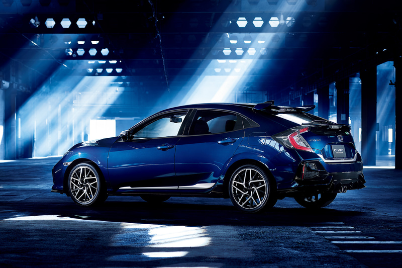 「スタイリッシュスポーティ」アクセサリーを装着したシビック ハッチバック