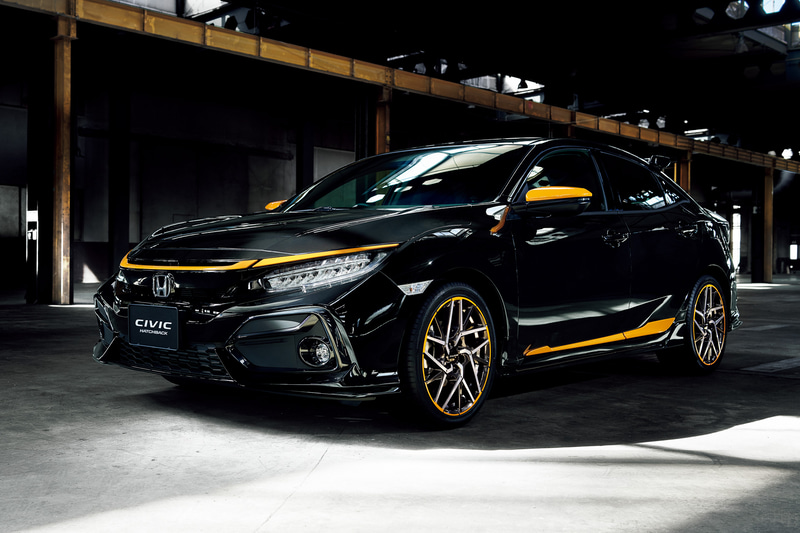 「エキサイトスポーティ」アクセサリーを装着したシビック ハッチバック