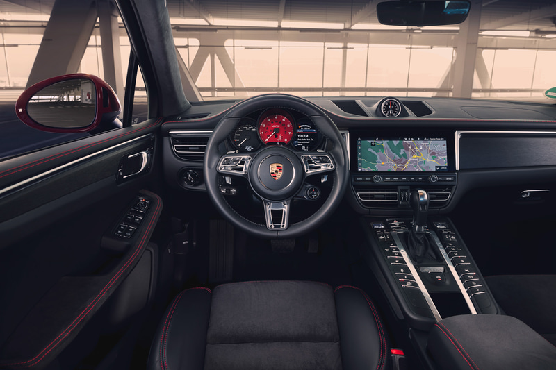 モードスイッチを備える「マルチファンクション GTスポーツステアリングホイール」をオプション設定