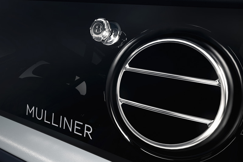 エアベント操作ノブはBマークの入る「エンジンオイルキャップ」仕様となる