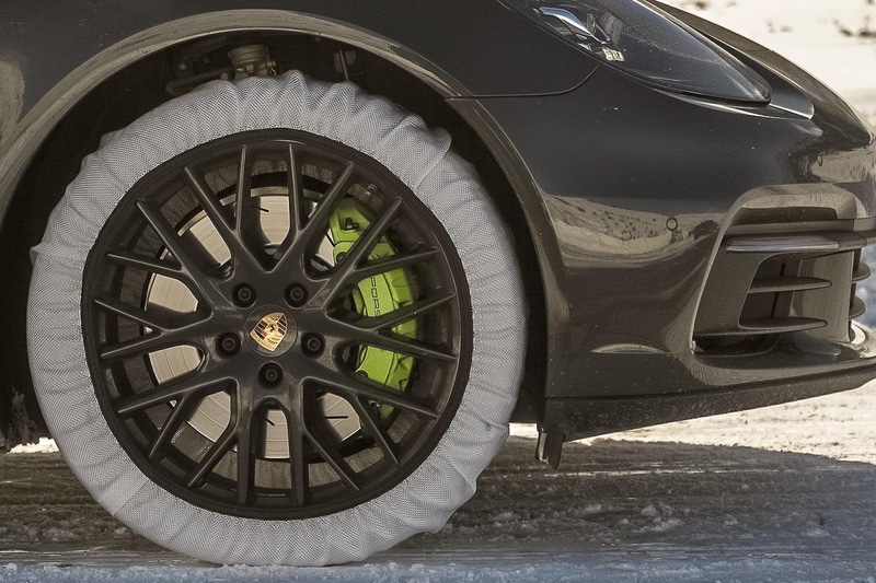 2019年12月に日本発売された布製タイヤチェーン「ISSE スノーソックス」