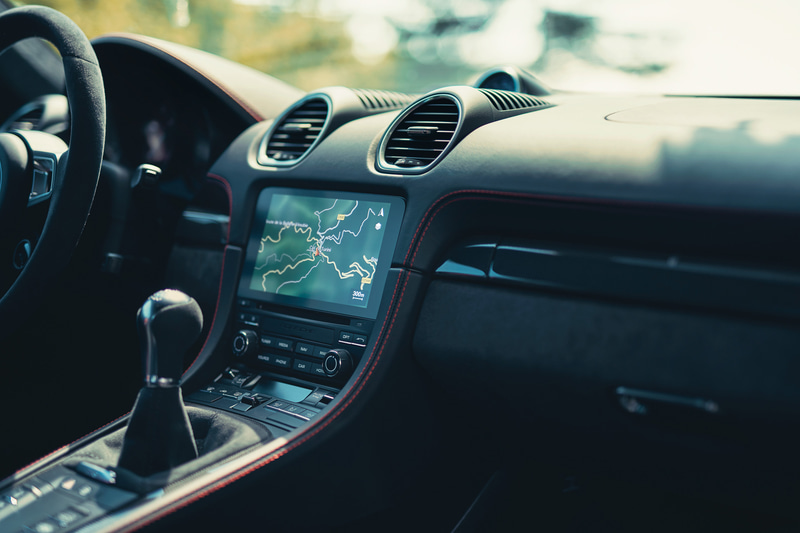 7インチタッチスクリーンを備えたポルシェコミュニケーションマネジメント（PCM）を標準装備