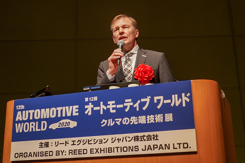 講演を行なうボッシュ株式会社 代表取締役社長 クラウス・メーダー氏