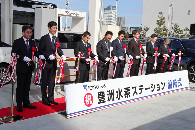 開所式では記念のテープカットも行なわれた